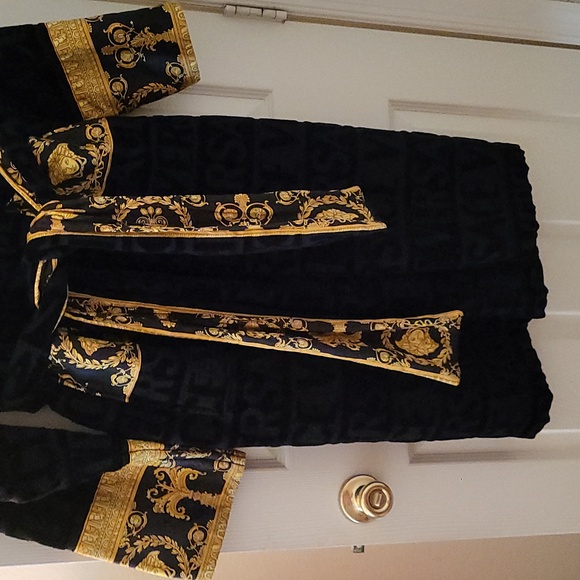 100% ATHENTIC VERSACE ROBE (LIKE NEW) xl Unisex fits a mens m/s  womens med/L - Picture 2 of 14